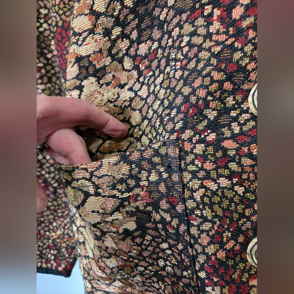 Belessa Lion Print Button-Up Jacket. Size Medium - Picture 4 of 12